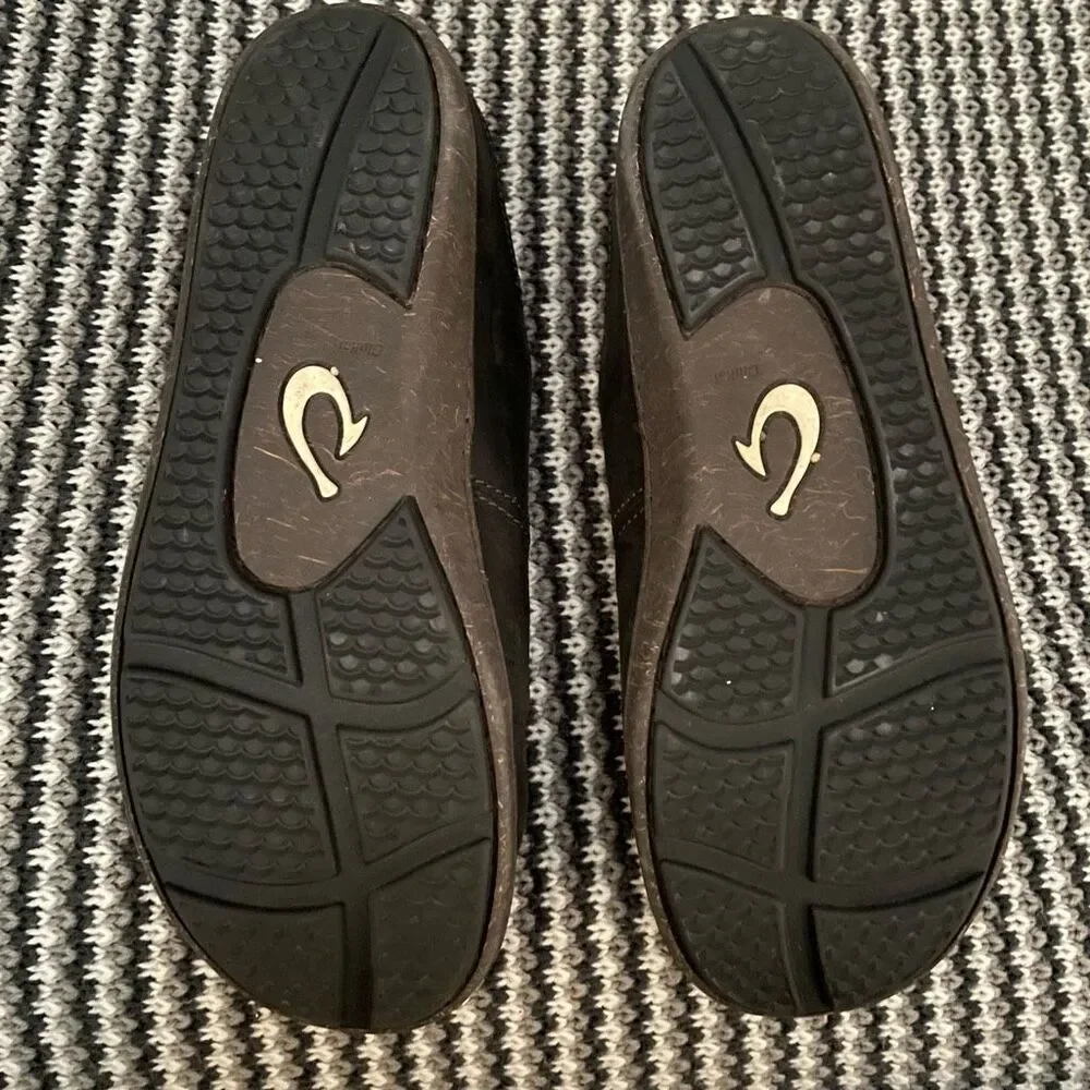OluKai Honua black leather shoe men’s size 8, women’s 11